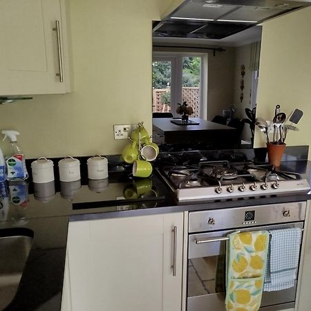3 Bedroom Cottage In Sunninghill, Ascot Esterno foto